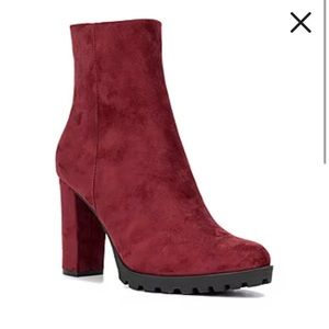 NWT New York & Company Womens Araceliie Block Heel Chelsea Boots size 6 women’s